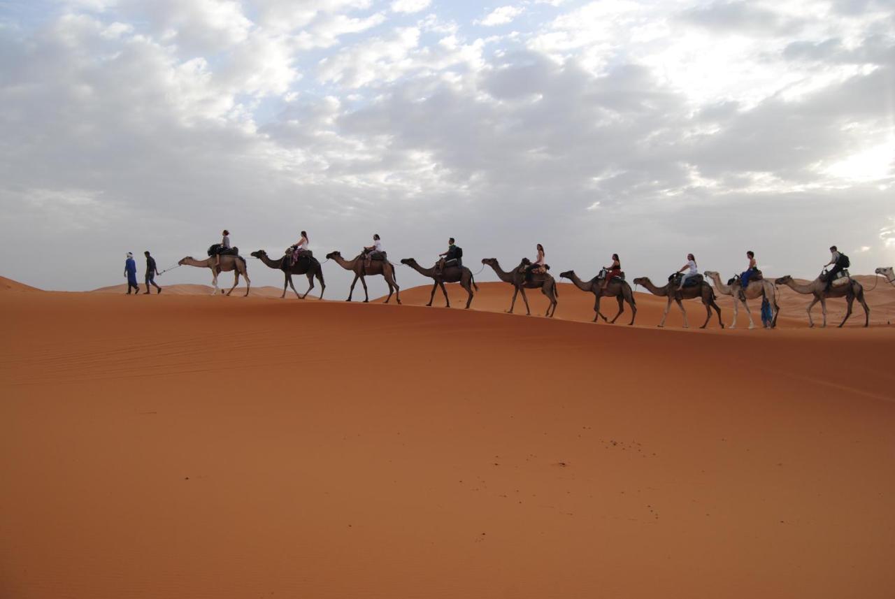 Desert Camel Trekking Camp メルズーガ エクステリア 写真
